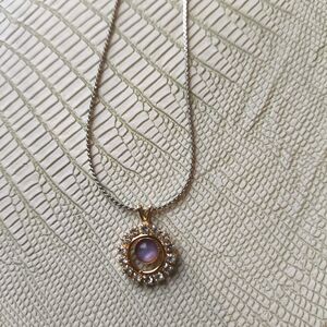 Elegant Gold and Pink Pendant Necklace